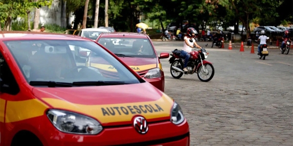 É verdade que as autoescolas vão acabar no Brasil? Entenda